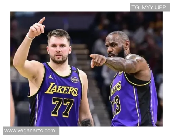 詹姆斯在东契奇或AD缺阵时表现出色圆满完成27分7板9助的华丽数据